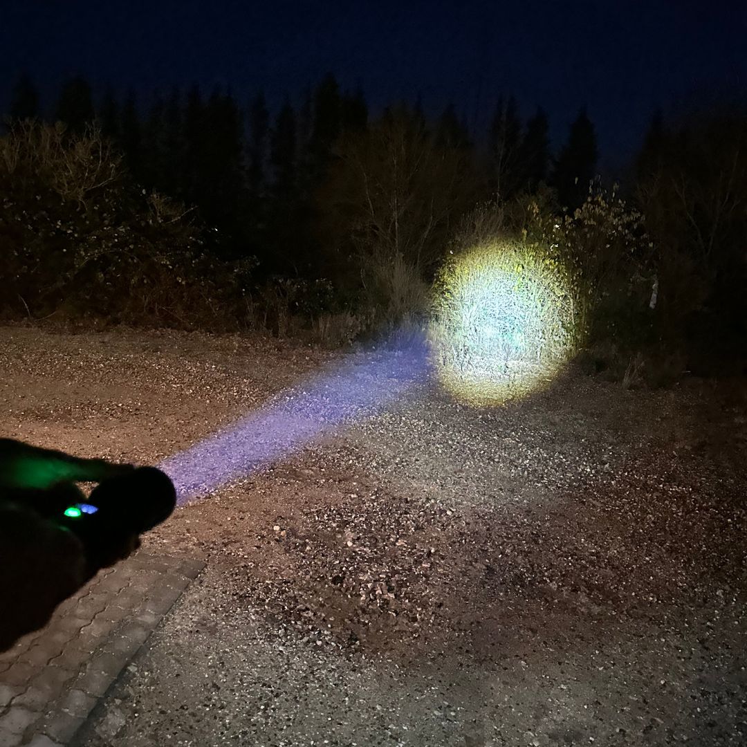 Ultra kraftig lommelygte, 10.000 lumen, 5 modes & powerbank - Lyser op til 1500 meter!,