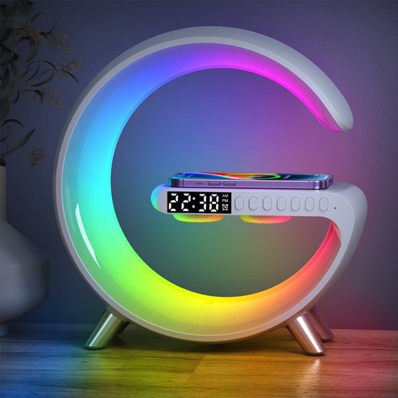 DreamCharge Nightlight - Med 15W trådløs fastcharger, Højtaler, RGB Lys, Ur, Vækkeur og meget mere!