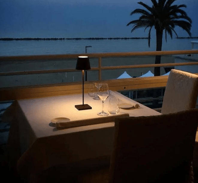 Elysis LED Bordlampe - Skab en hyggelig og elegant atmosfære