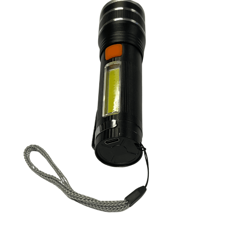 Super kraftig lommelygte med Zoom funktion- Lyser 3-500 meter - 1000 Lumen