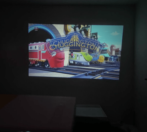 TRANSPORTABEL FULL HD LED PROJEKTOR
